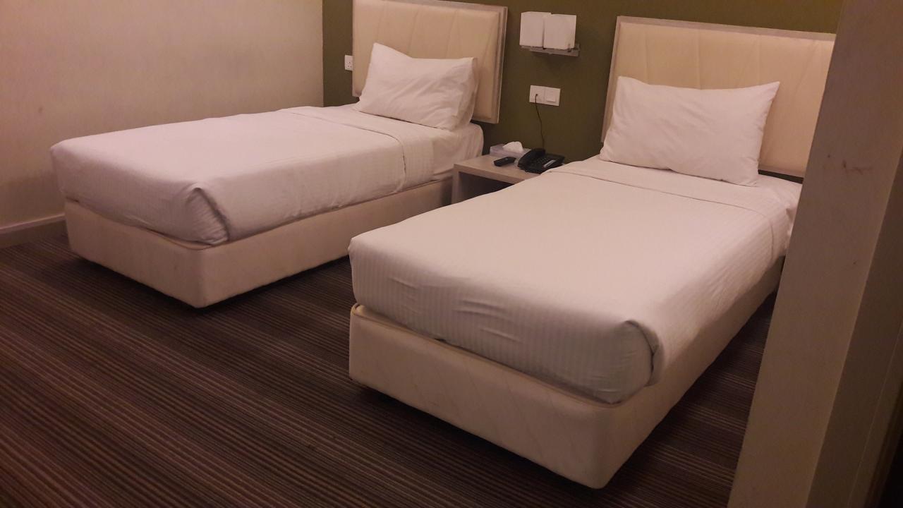 Kosma Business Hotel Kuantan Bagian luar foto