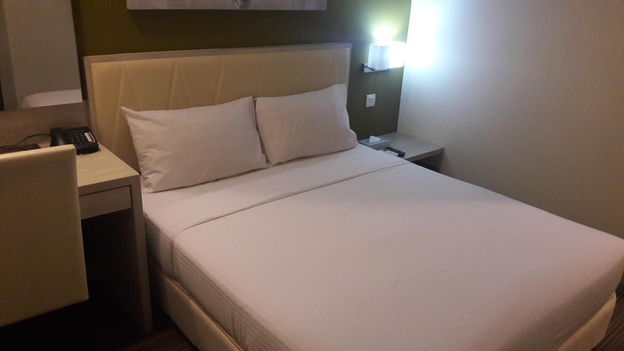Kosma Business Hotel Kuantan Bagian luar foto